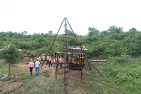 The complete drilling rig being assembled in opera